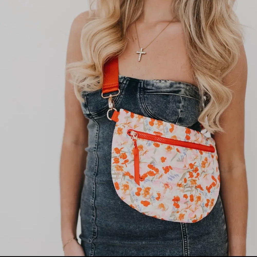 Jolie Puffer Belt Bag - Picture 4 of 5